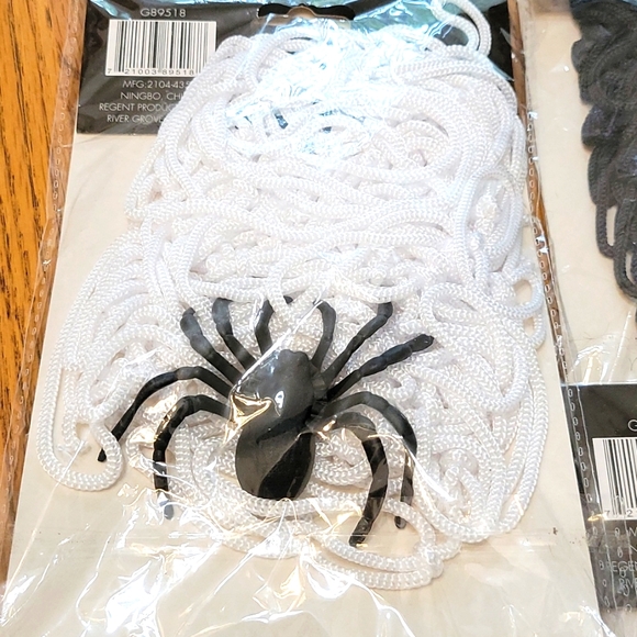 💥Giant Spider Webs (4) with Plastic Spider - Picture 2 of 6